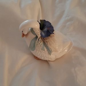 Swan figurine - preloved